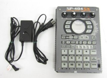 Roland SP-404SX Portable Sampler includes 29 DSP effects